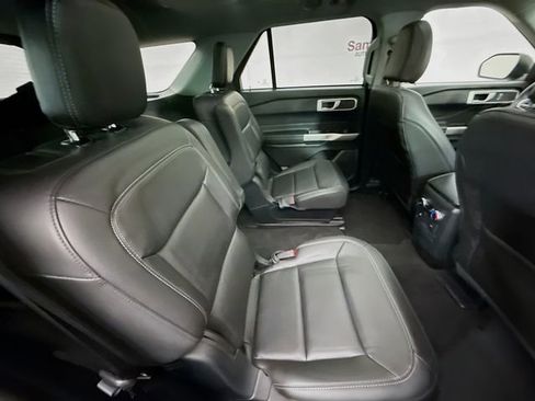 Used 2023 Ford Explorer XLT w/ Equipment Group 202A image 27
