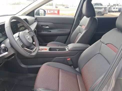 New 2026 Nissan Kicks SR w/ Cold Weather Package FWD image 24