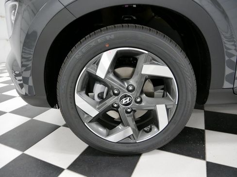 Used 2025 Hyundai Venue SEL image 9