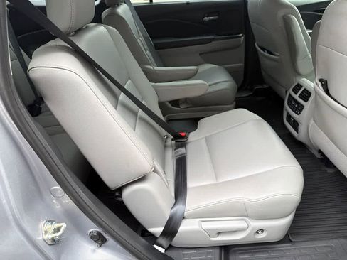 Used 2021 Honda Pilot Touring image 14