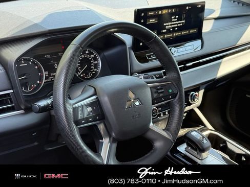 Used 2025 Mitsubishi Outlander SE FWD image 18