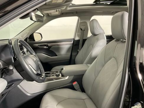 Used 2022 Toyota Highlander Platinum image 31