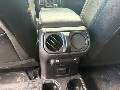 Used 2018 Jeep Wrangler Unlimited Sahara AWD/4WD image 11
