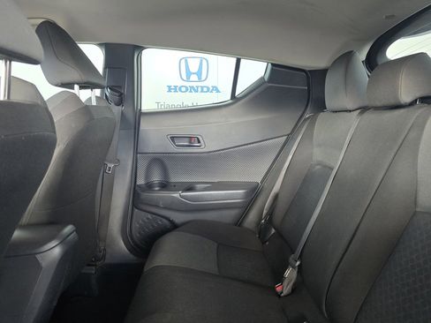 Used 2022 Toyota C-HR XLE image 12