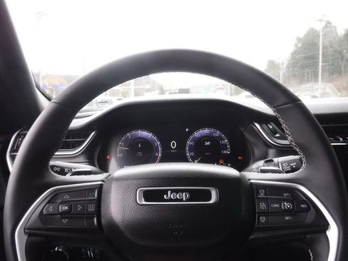 Certified 2023 Jeep Grand Cherokee L Altitude image 33