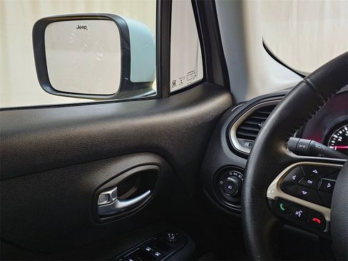 Used 2016 Jeep Renegade Latitude image 30