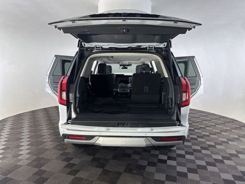 Used 2025 Ford Expedition Platinum AWD/4WD image 18