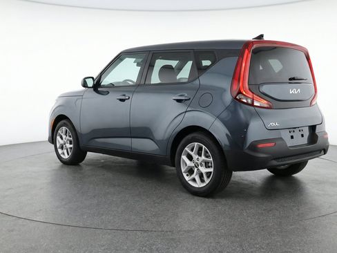 Used 2025 Kia Soul LX w/ LX Technology Package FWD image 6