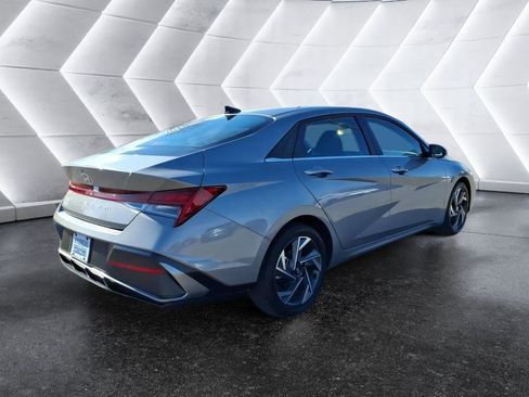 Used 2025 Hyundai Elantra SEL image 5