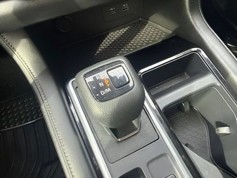 Used 2022 Nissan Pathfinder SL AWD/4WD image 21