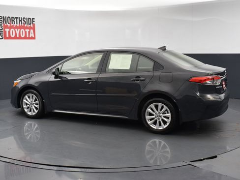 Used 2025 Toyota Corolla LE w/ LE Premium Package FWD image 2