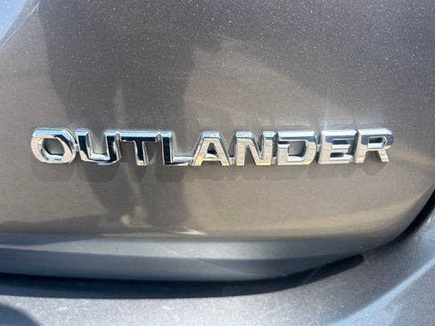 Used 2019 Mitsubishi Outlander ES FWD image 28