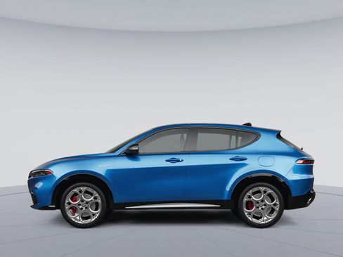 Used 2024 Alfa Romeo Tonale Veloce w/ Active Assist Package AWD/4WD image 2