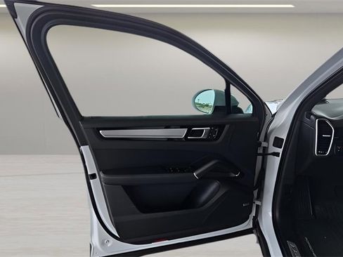 Used 2023 Porsche Cayenne image 11