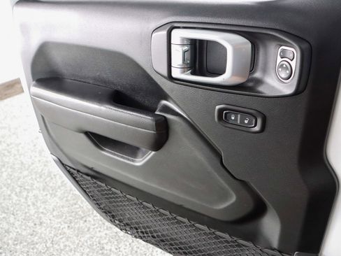 Used 2018 Jeep Wrangler Unlimited Sport S image 22