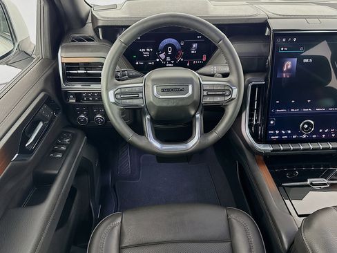 Used 2025 GMC Yukon XL Denali AWD/4WD image 16