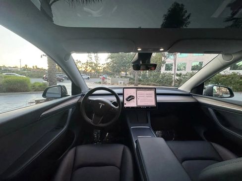 Used 2021 Tesla Model Y Long Range AWD/4WD image 9