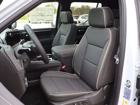 New 2026 Chevrolet Tahoe Premier w/ Sun And Tow Package AWD/4WD image 15