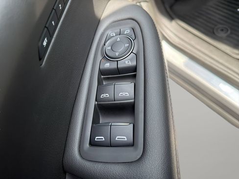 Used 2025 Cadillac XT6 Luxury FWD image 19