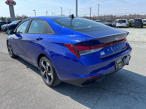Used 2023 Hyundai Elantra SEL w/ Convenience Package image 3