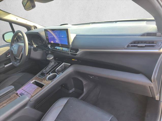 Certified 2025 Toyota Sienna Platinum FWD image 24
