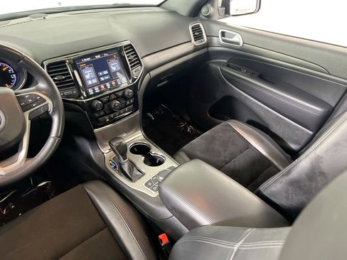 Used 2022 Jeep Grand Cherokee Laredo X image 23