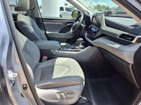 Certified 2021 Toyota Highlander Platinum FWD image 20