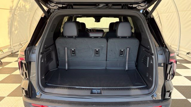 New 2026 Chevrolet Traverse Z71 w/ Enhanced Driving Package AWD/4WD image 4
