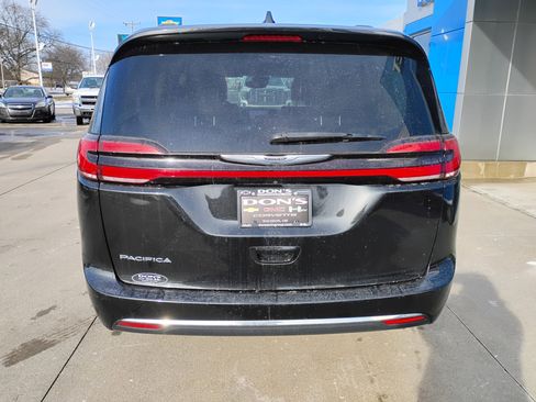 Used 2022 Chrysler Pacifica Touring-L image 32