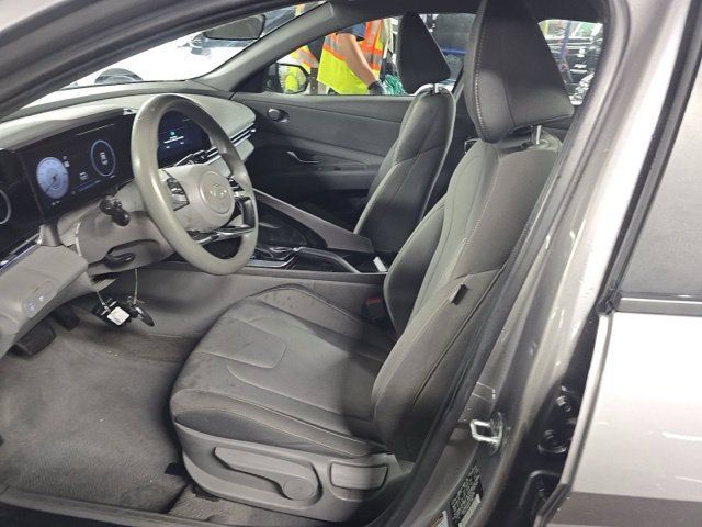 Used 2024 Hyundai Elantra SEL FWD image 9