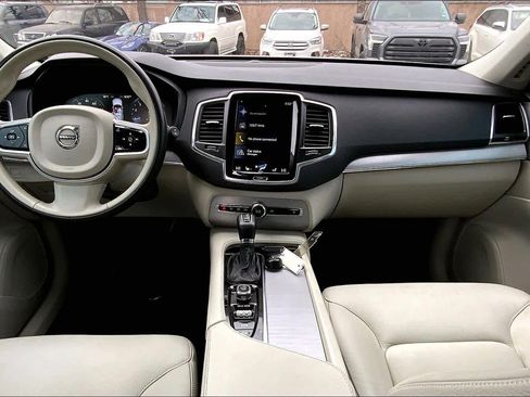 Used 2021 Volvo XC90 T5 Momentum w/ Climate Package image 16