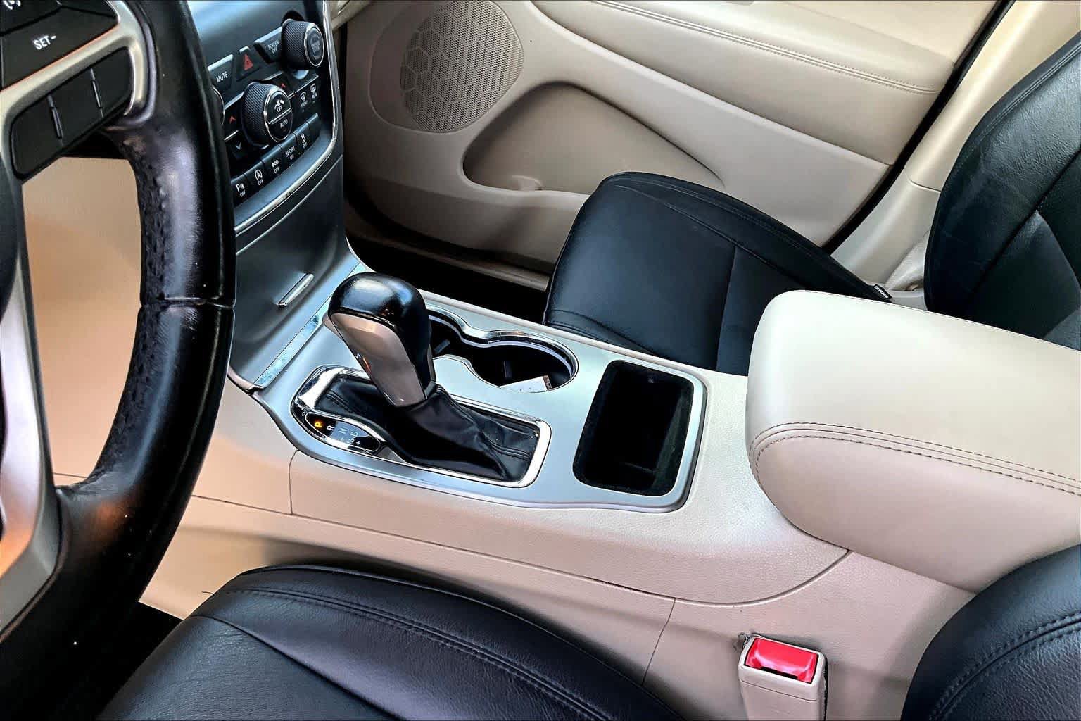 Used 2020 Jeep Grand Cherokee Laredo RWD image 17