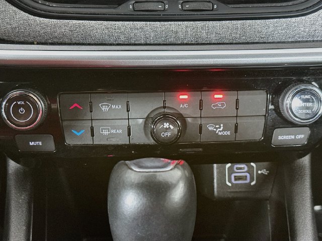 Used 2024 Jeep Compass Latitude AWD/4WD image 16