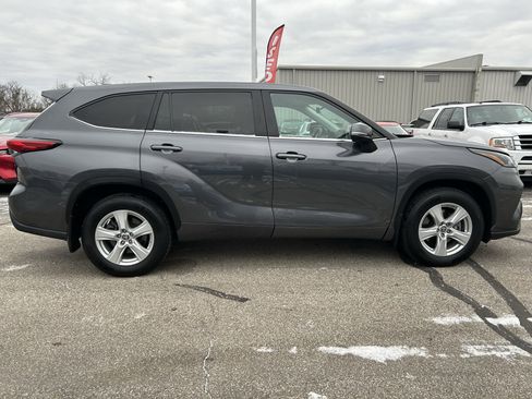 Used 2021 Toyota Highlander L image 8