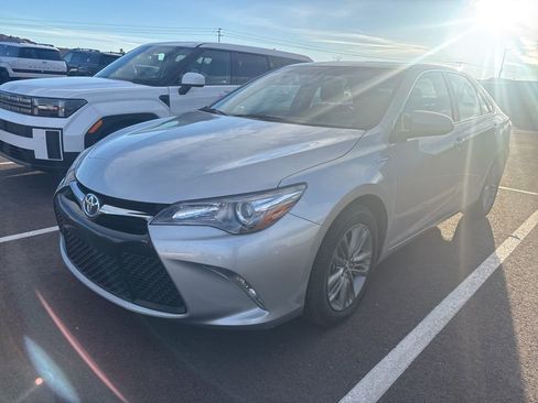 Used 2017 Toyota Camry SE image 1