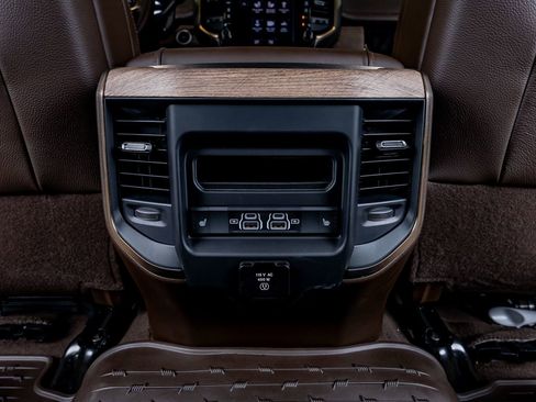 Used 2025 RAM 2500 Limited AWD/4WD image 35