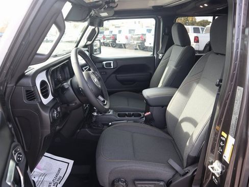 New 2025 Jeep Gladiator Sport image 5