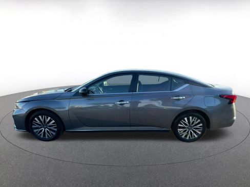 Used 2025 Nissan Altima 2.5 SV image 9