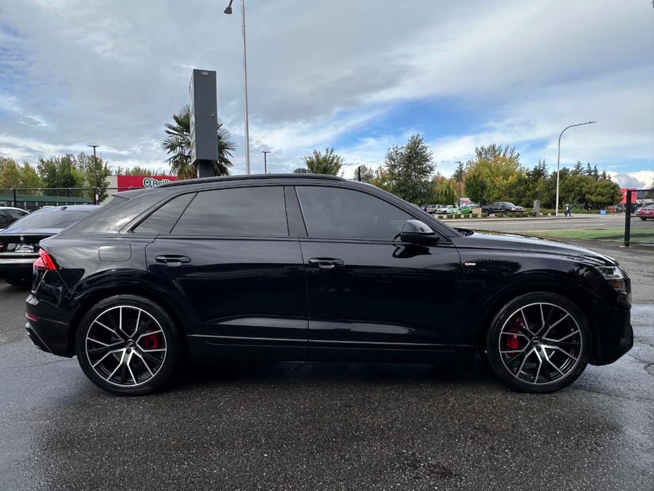 Used 2019 Audi Q8 Prestige w/ Luxury Package AWD/4WD image 28