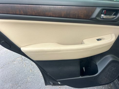 Used 2017 Subaru Outback 2.5i Limited AWD/4WD image 12