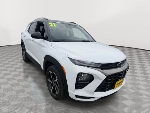 Used 2021 Chevrolet TrailBlazer RS w/ Sun and Liftgate Package AWD/4WD image 9