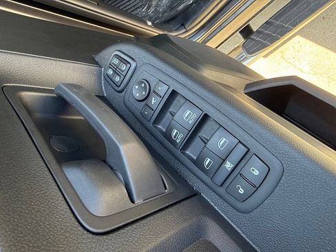 Used 2024 RAM 2500 Tradesman w/ Chrome Appearance Group AWD/4WD image 12