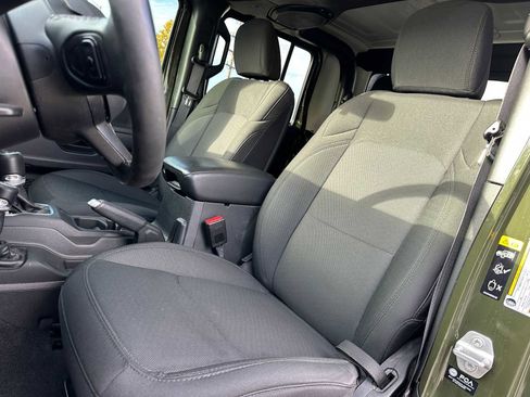 Used 2022 Jeep Gladiator Sport image 23