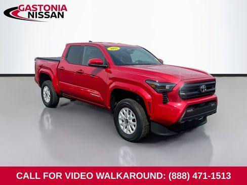 Used 2025 Toyota Tacoma SR5 image 1