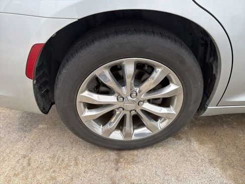 Used 2020 Chrysler 300 Limited image 10