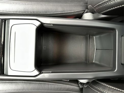 Certified 2025 Volvo XC40 B5 Plus image 21