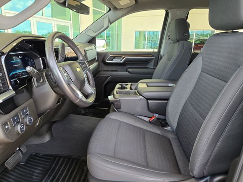 Used 2022 Chevrolet Silverado 1500 LT AWD/4WD image 9