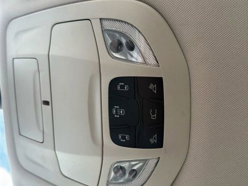 Used 2023 Chrysler Voyager LX image 32