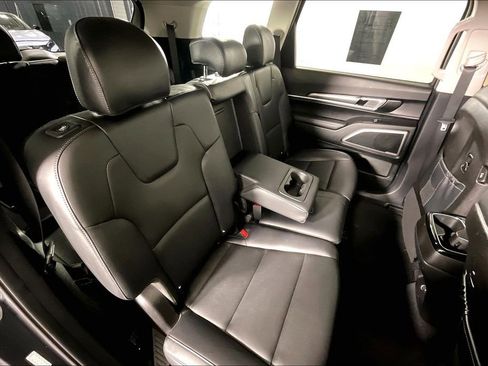 Used 2022 Kia Telluride LX image 37