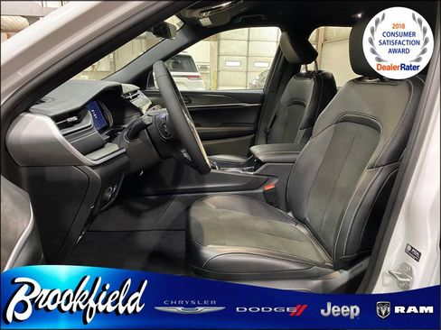 New 2026 Jeep Grand Cherokee Altitude AWD/4WD image 16